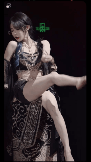 勾人心魄，具象化的舞台魅力！国风元素与舞台动感融合得恰到好处，黑金色调的