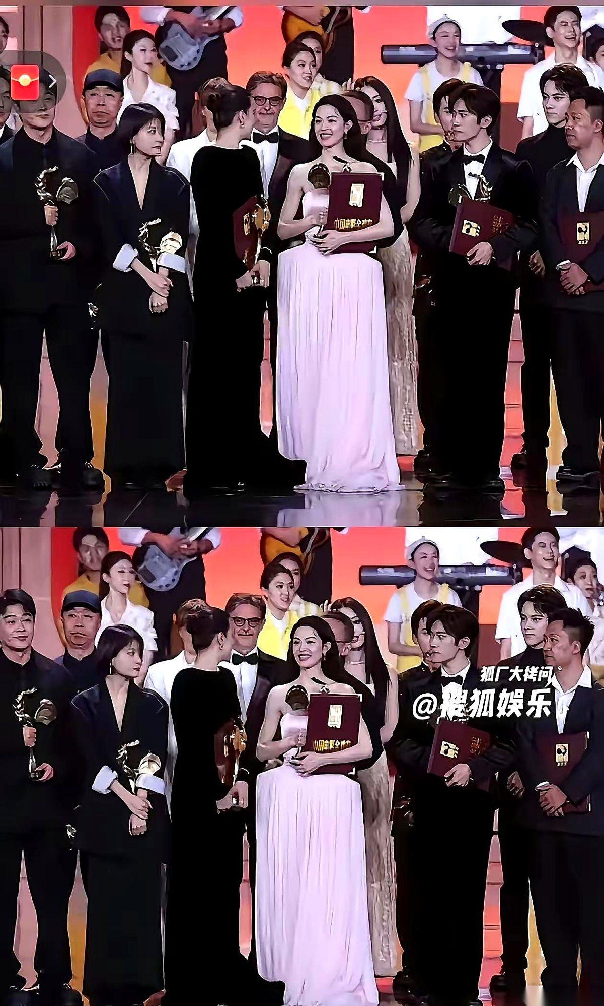 讲真，这张合影我能看一年。黑压压的一片，都是圈里的大佬，个个穿得安全又正确。