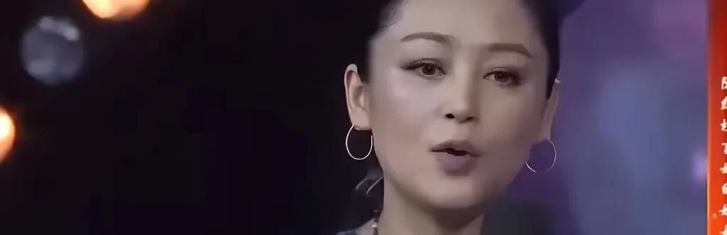 演员陈红说：“那时候我怀孕，肚子很大，还有两个月就要生了，有次回家，陈凯歌一下车