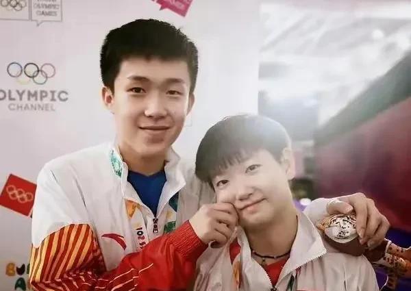 原来捏脸只是好玩，而且莎莎也答应了，只要我俩得冠军了，就可以让他捏一下。