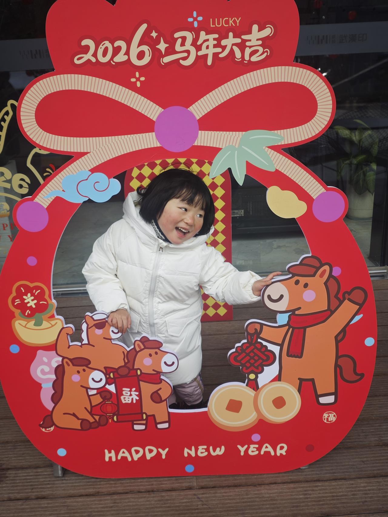 同事离职后不联系太正常了。职场关系本质是价值交换，离职后价值归零，就像打完王者各