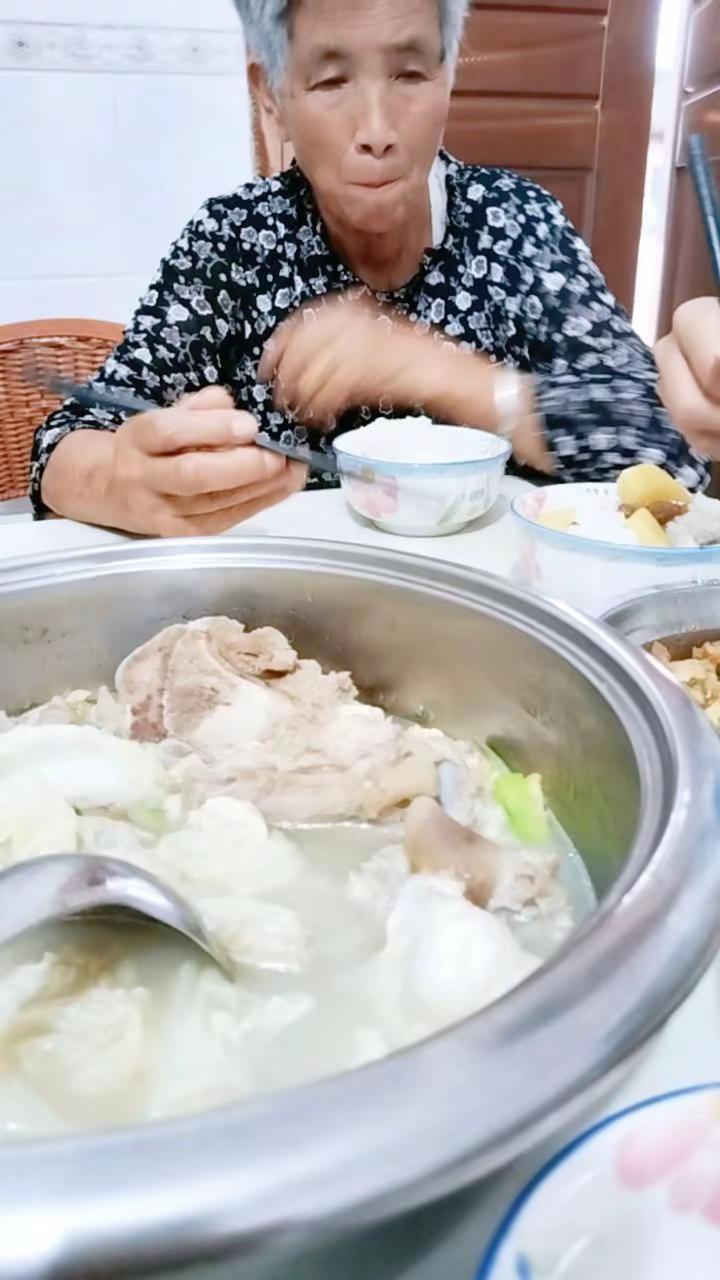 粗茶淡饭来了