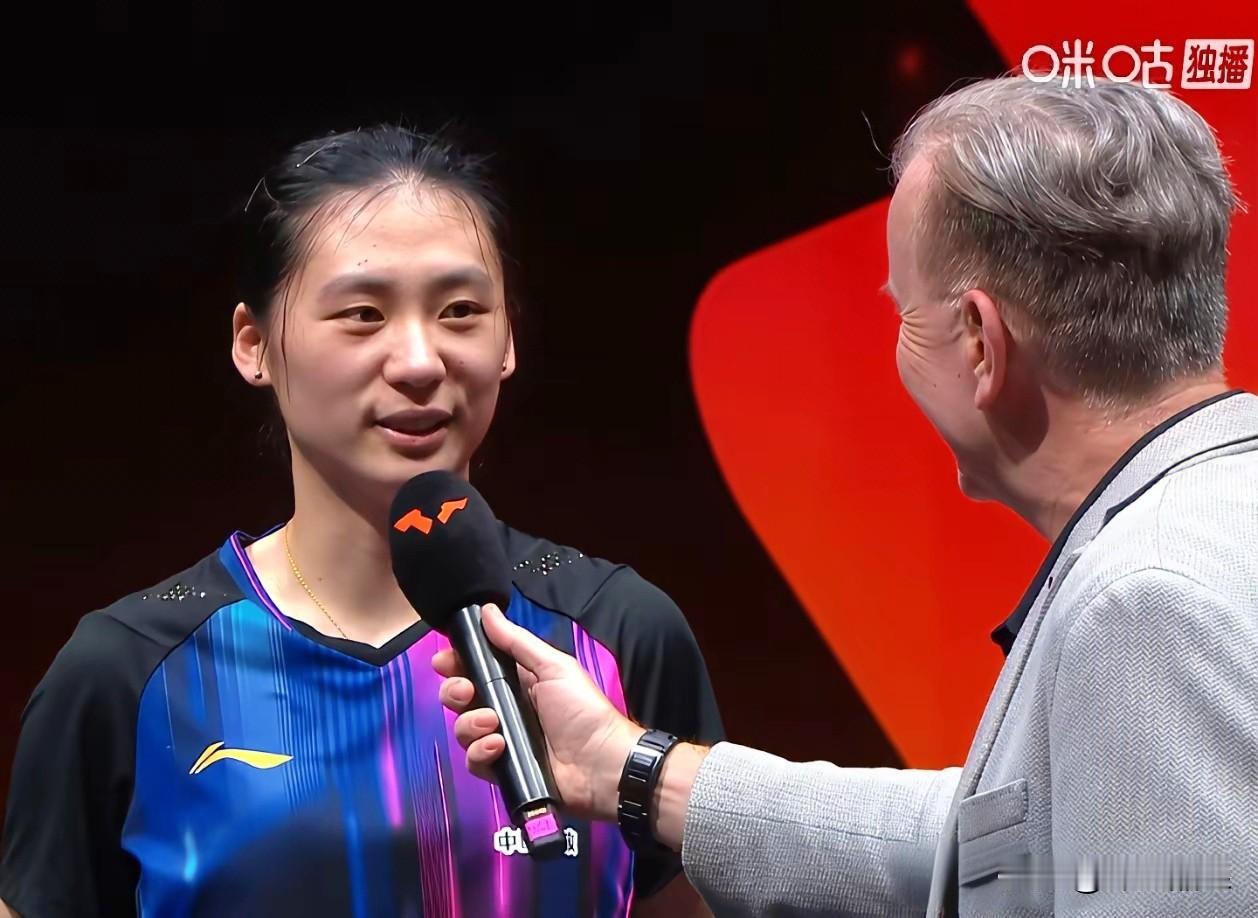 陈熠晋级之路很神奇！先是4-3战胜大师姐朱雨玲，刚刚又以4-1战胜小师姐陈幸同。