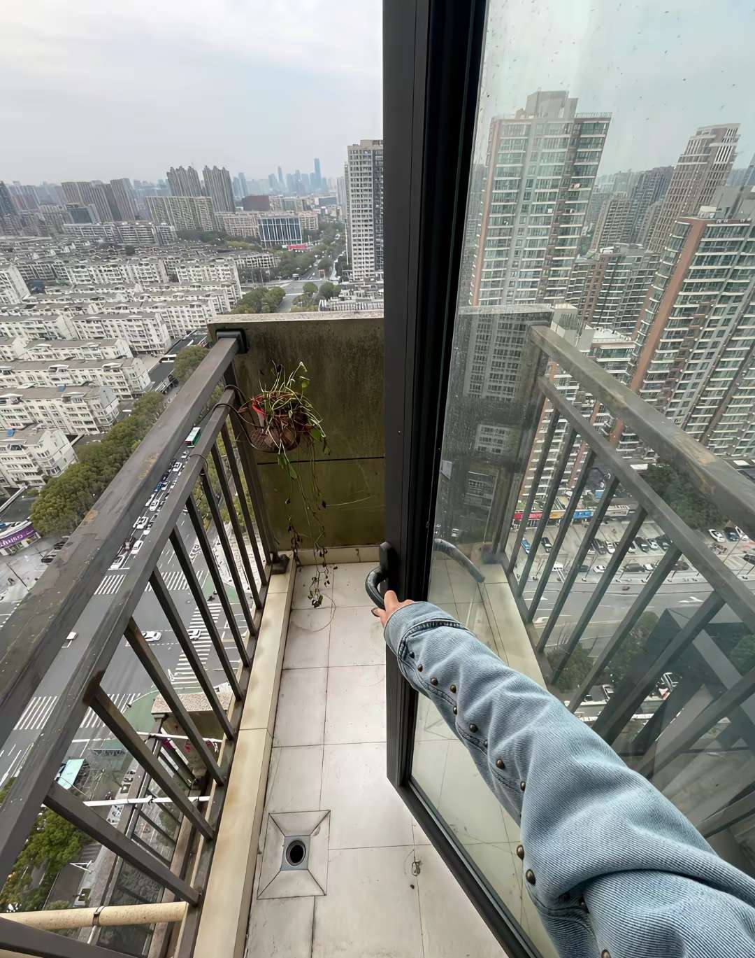 开发商你睡着了吗？反正我睡不着！​好不容易买了套50㎡的小房子，却配置一个这样的