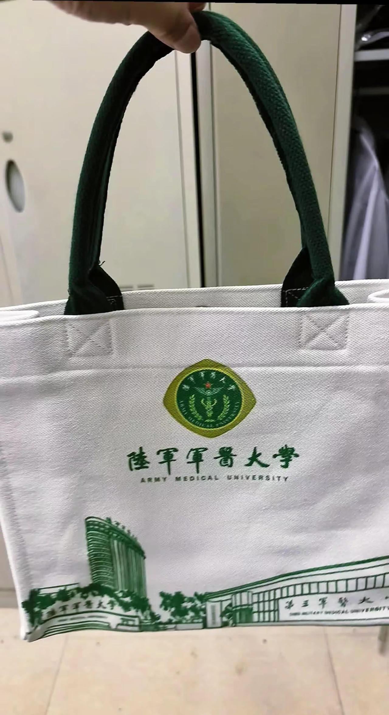 大家帮忙看一下，我这8000积分兑换的，到底值不值呀？积分兑换陆军军医大学