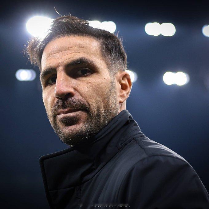 法布雷加斯：亨利是个非常特别的人物。我从未告诉过他，但我非常尊重他，甚至有点怕他