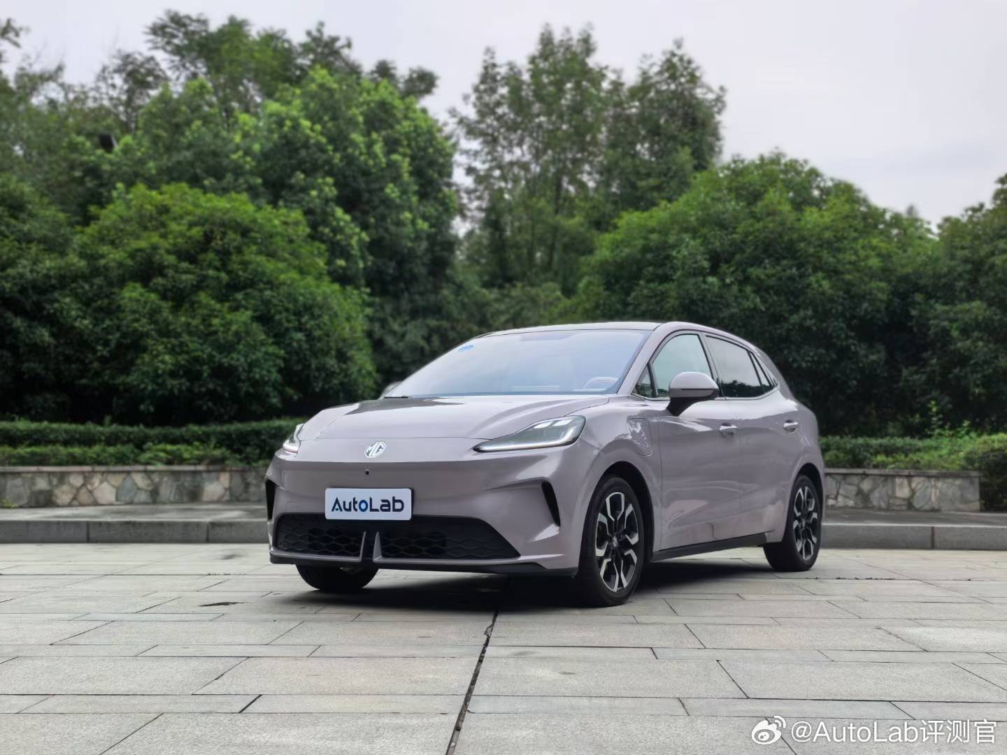 之前试驾MG4的时候，就觉得这台精品小车有爆款潜质，上市之后果然销量表现不错。图