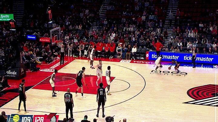 杨瀚森上场仅4分10秒，就炸了开拓者主场。2026年3月8日开拓者主场13