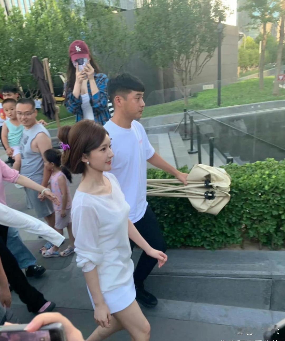 网友偶﻿﻿遇‎‎‎赵露思，生图一出﻿，终于证﻿实‎‏⁠她真﻿有80斤。﻿