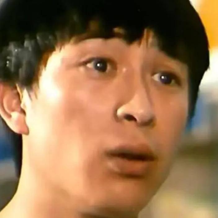 曾经，张嘉译的前妻杜珺，当着媒体怒斥：他娶我，就是想利用我父亲上位。