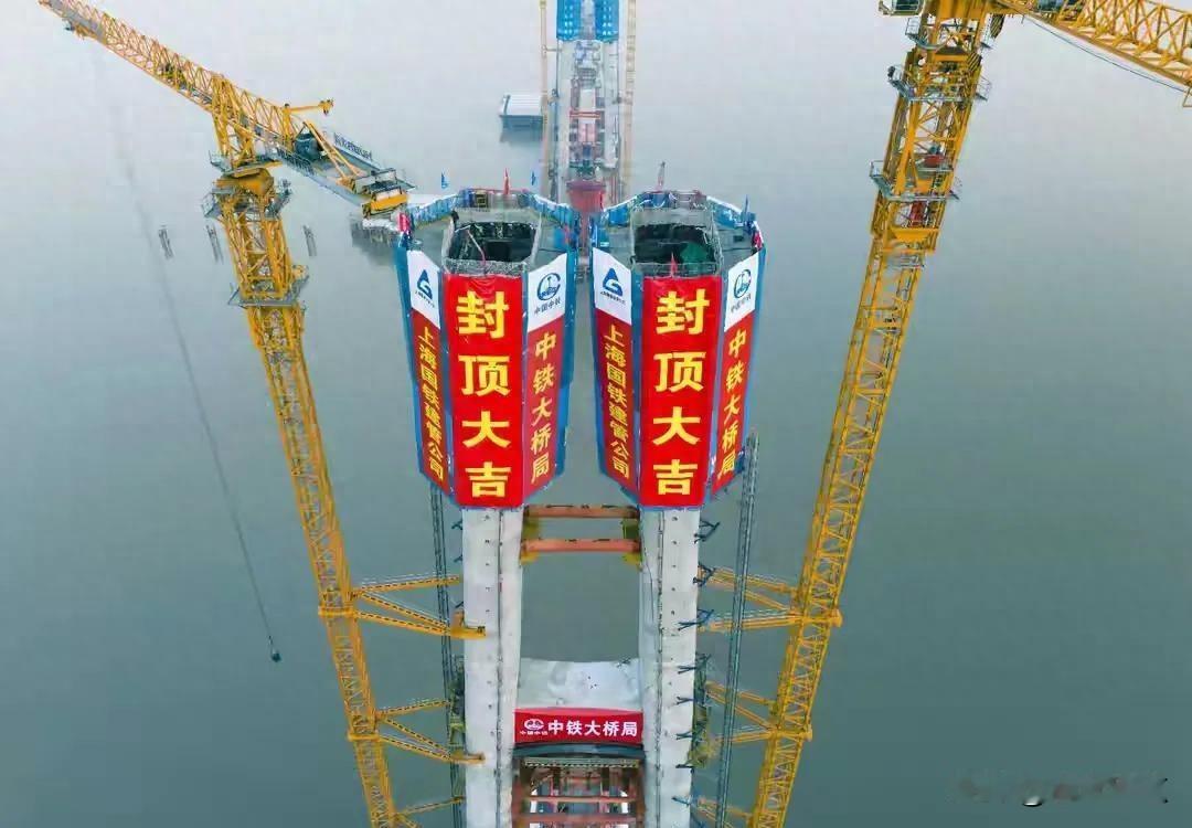 杭州湾上竖起200米高塔，潮水一天冲三回，桥墩到底站不站得稳？6月21日，北航