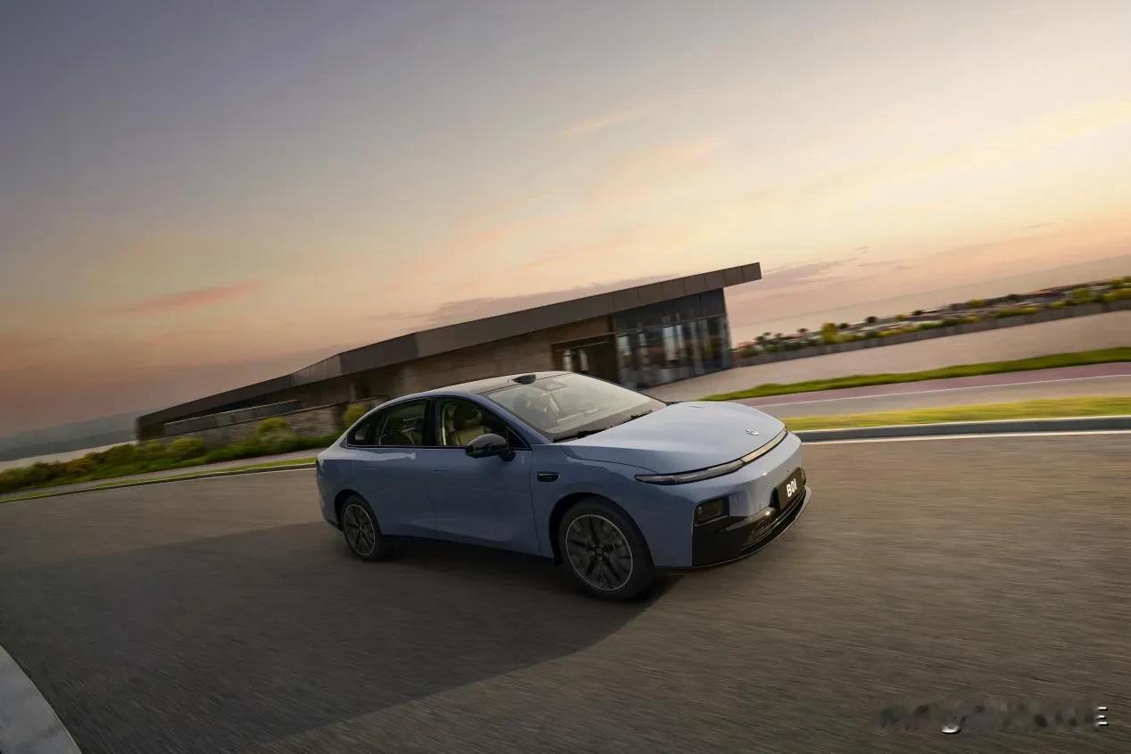 对于普通家庭来说，10万上下的紧凑级小车就完全够用，那燃油和纯电该怎么选呢？我觉