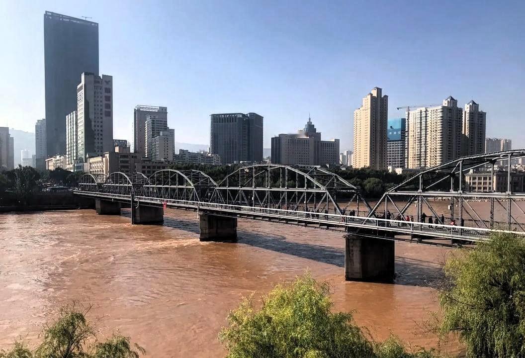 不懂就问：为什么西部战区指挥中心不选择条件较好的兰州而去了成都？为什么西部战区联