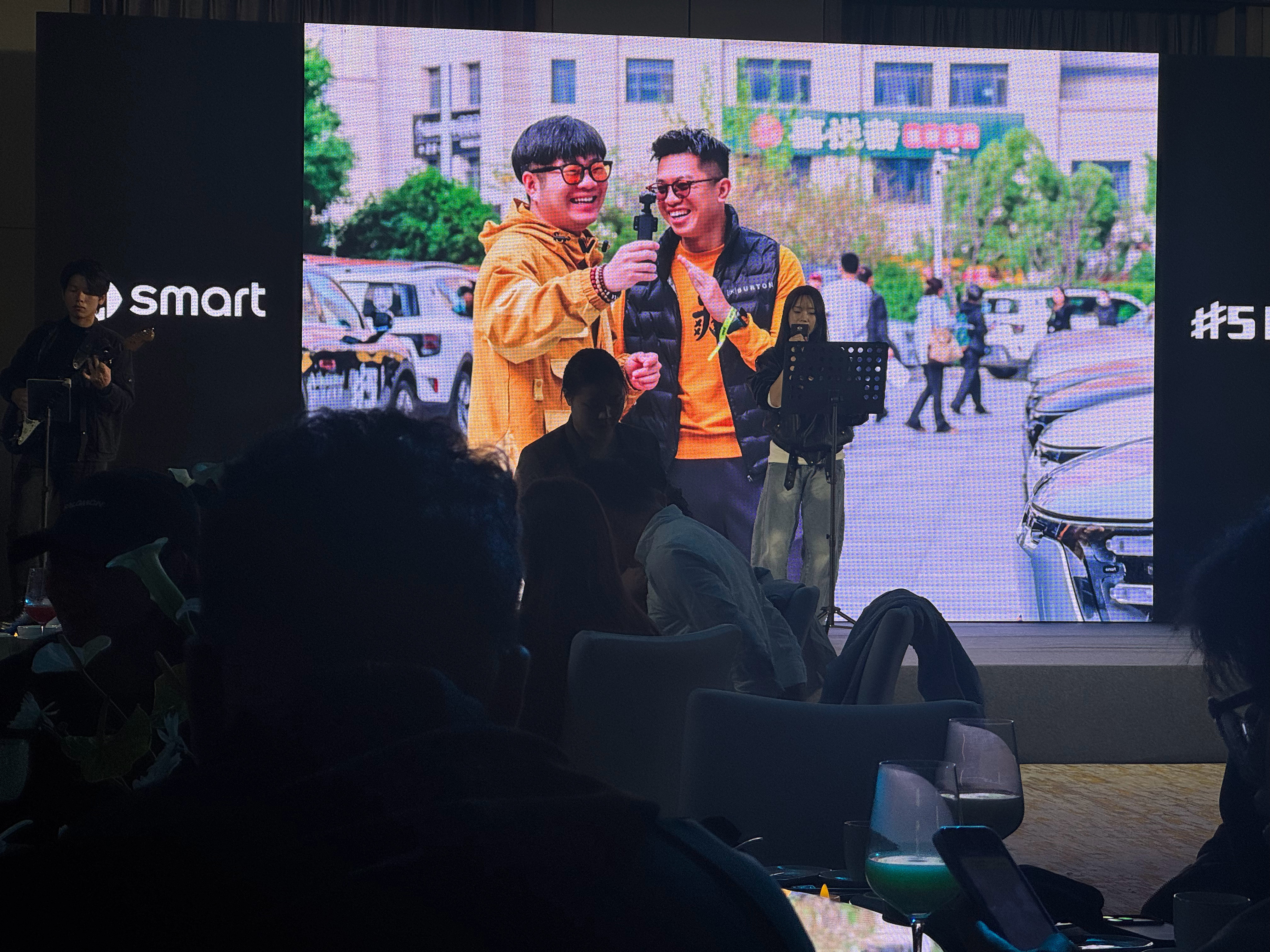 上墙了，以后别熬专业路线吧。还是适合吃颜值这碗饭～臭不要脸