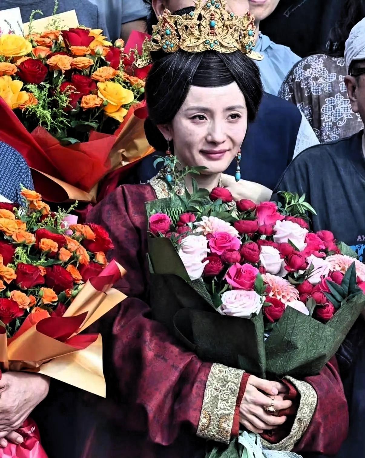 看到这两张图简直不敢相信自己的眼睛！这是杨幂近照吗？没有精修滤镜加持，真实状态呈