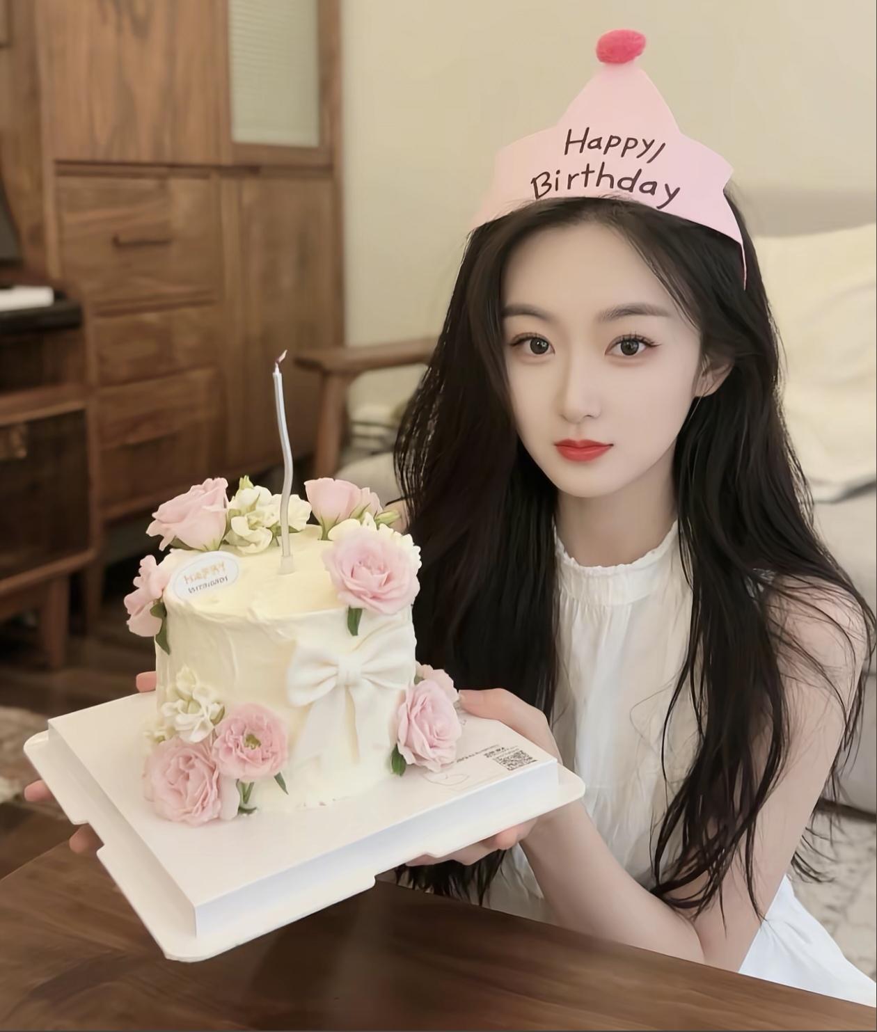 生日快乐！🎂🎉粉嫩蛋糕，甜美祝福！