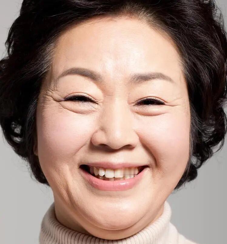 中午推开家门，我看见婆婆从卧室卫生间出来，进去洗手时，一股臭味扑面而来。我忍不住