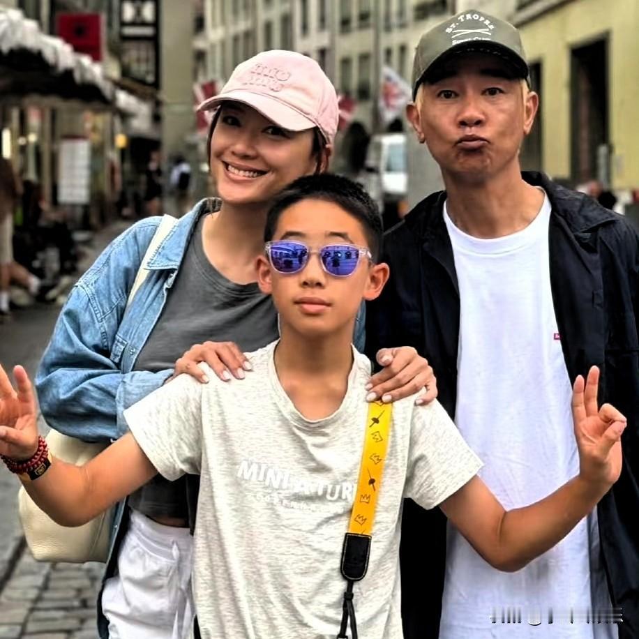 陈小春儿子英语说得好我不意外粤语说得好我也不意外普通话说这么流利我是万万