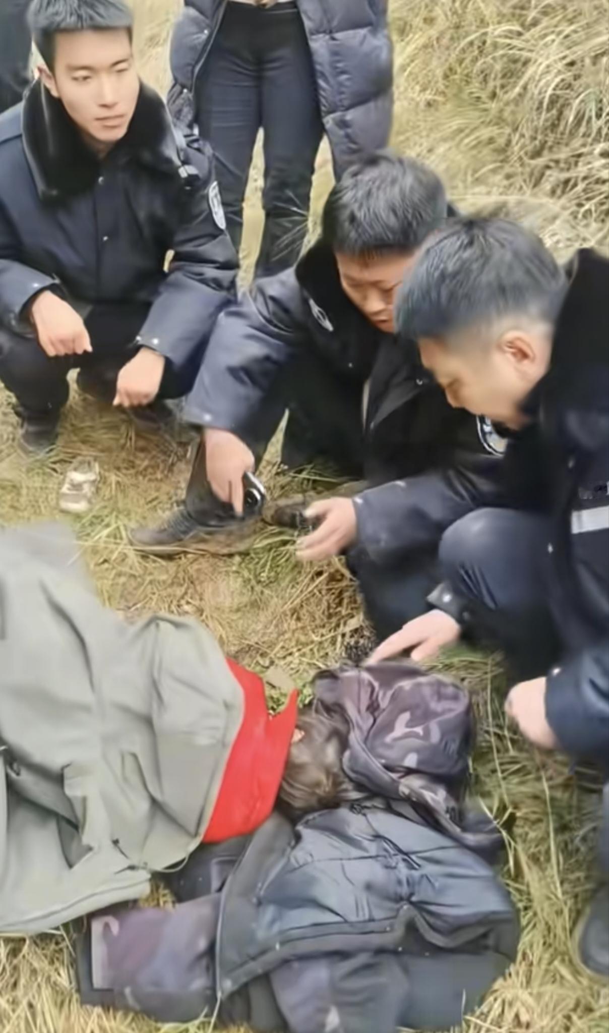 无人机立大功！4岁车内丢失女童找到了！昨晚当地下雨，气温达到零度，没想到三四岁的