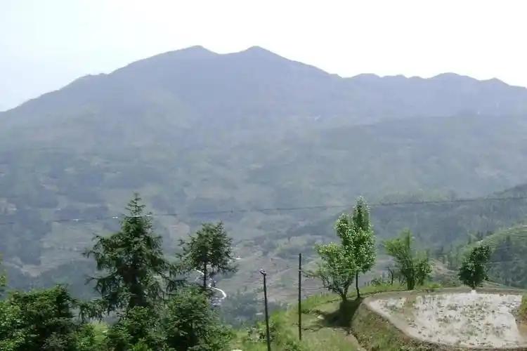 发生战争躲在山里安全吗？老人们曾经说过一句话，战争的时候，靠山留一半，靠水连