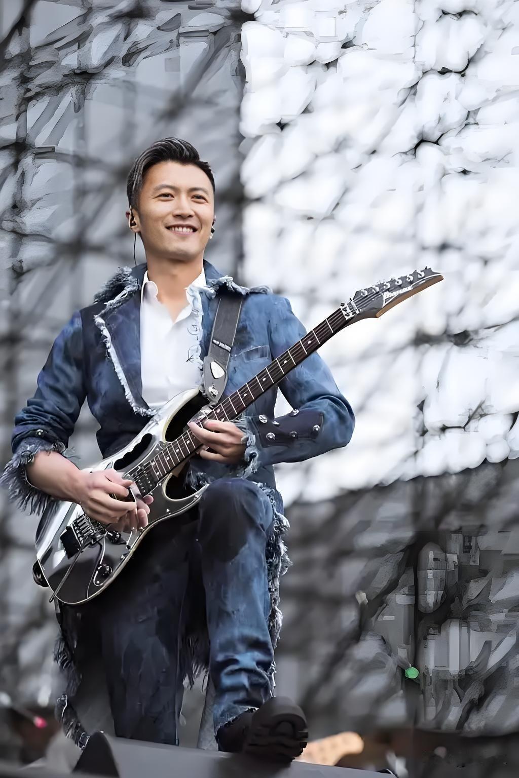 谢霆锋和王菲二人感情真挚。但时光流逝，血缘亲情终究是心底绕不开的牵挂。往后岁月，