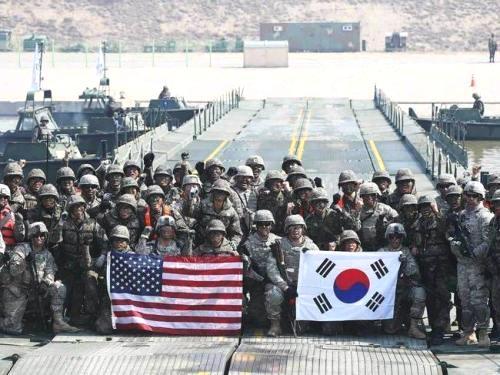 美国表示准备撤离驻韩美军，韩国从政府到国防部，全都被吓尿了 最近，美国《华尔