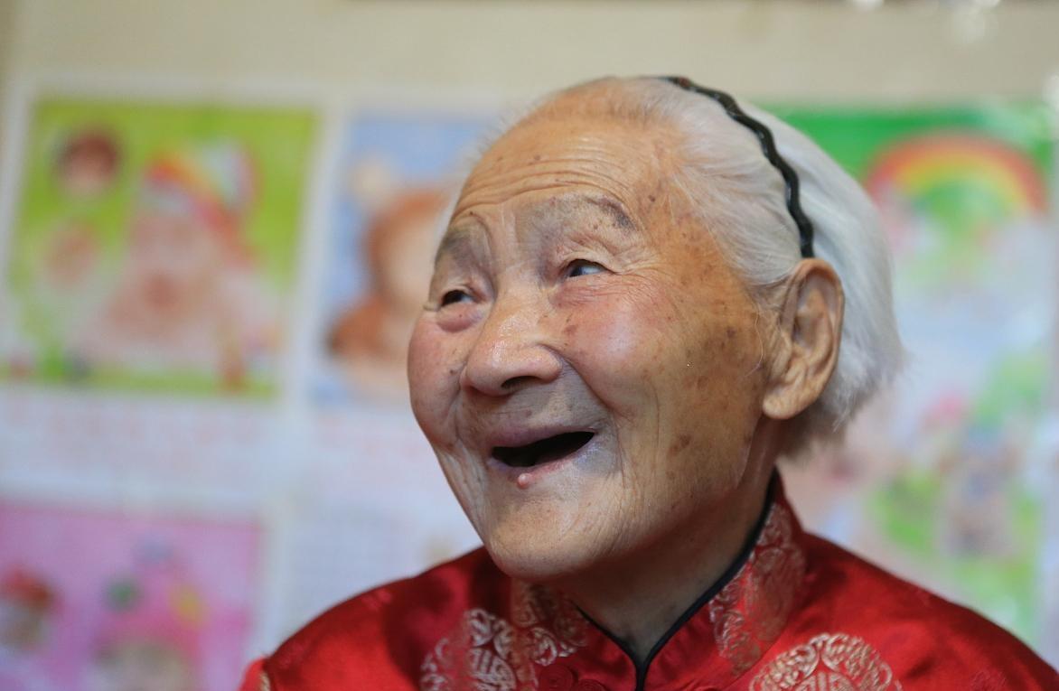 84岁的婆婆一个字不识，公公活着的时候，都听她的话，大姑姐是村里的第一个大学生，