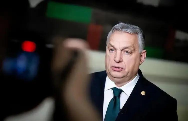 匈牙利总理欧尔班，近日在接受美国博主诺法尔采访时直言不讳地说：我认为有人能打败中