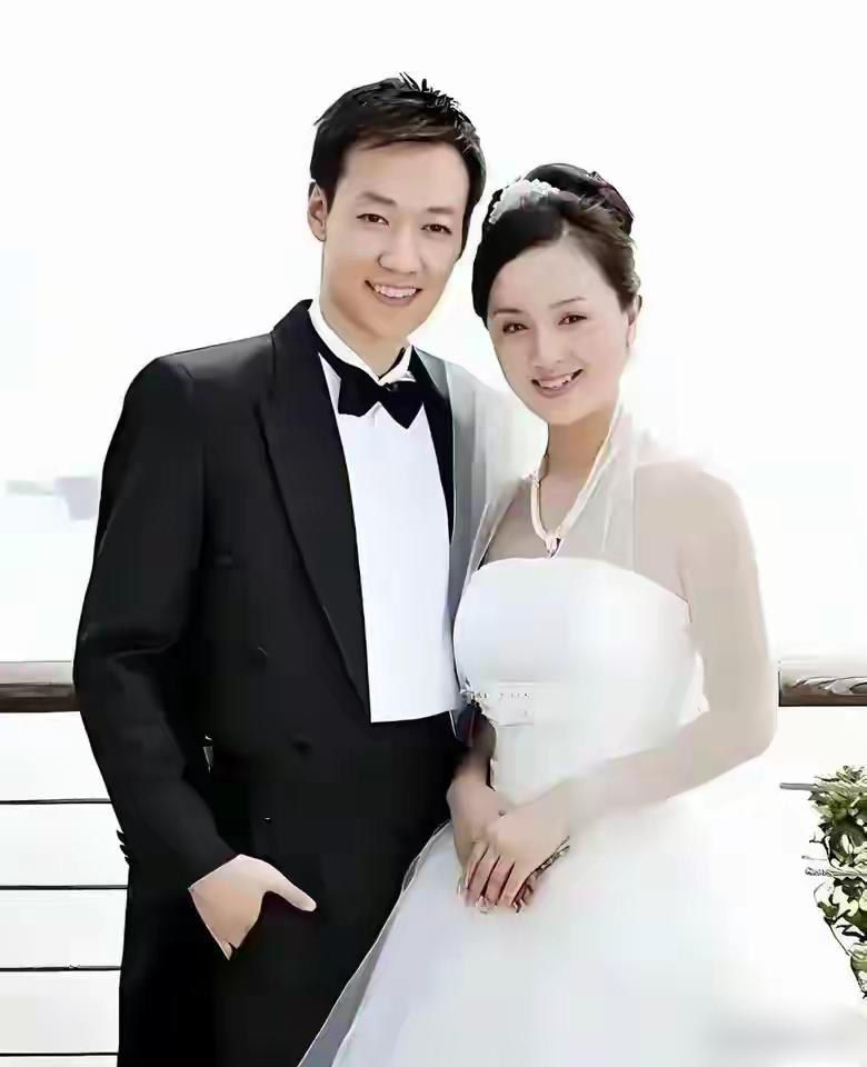 2006年，朱媛媛和辛柏青大婚，李乃文问朱媛媛:“你为什么选辛柏青，不选我？”朱