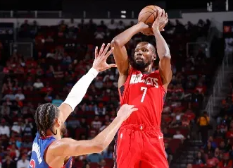 NBA常规赛，火箭客场挑战活塞的比赛已经结束，最终火箭以111-104击败活塞。