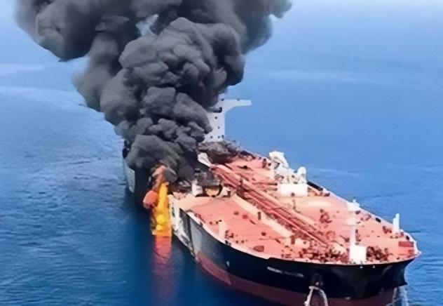 惊爆！！！乌克兰炸沉俄两艘油轮，俄军怒而反击，1400多架军机携1100多枚炸弹