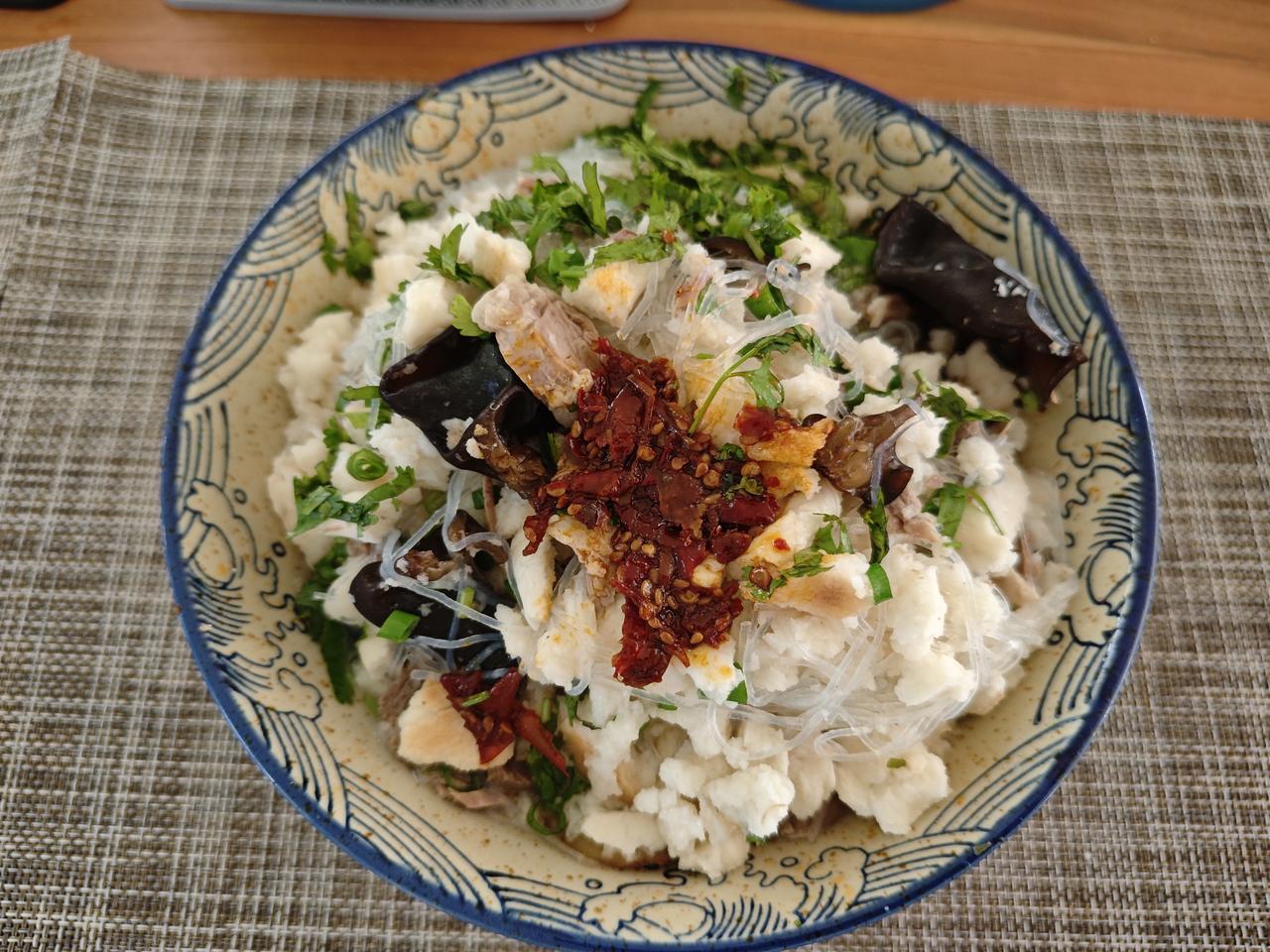 在奥克兰吃到的羊肉泡来奥克兰二十多天了，老婆今天安排的是家乡的特色美食——羊