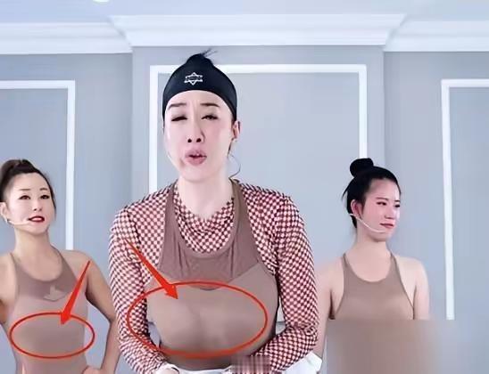 钟丽缇最近又上热搜了，不是因为新剧，也不是因为综艺，而是因为她穿了一件裸色紧