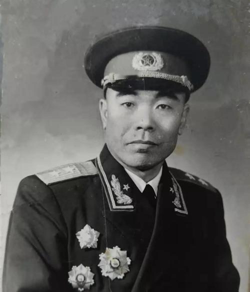 1951年，彭老总看到50军的伤亡报告后，瞬间破防了，含着泪问曾泽生：“部队都打