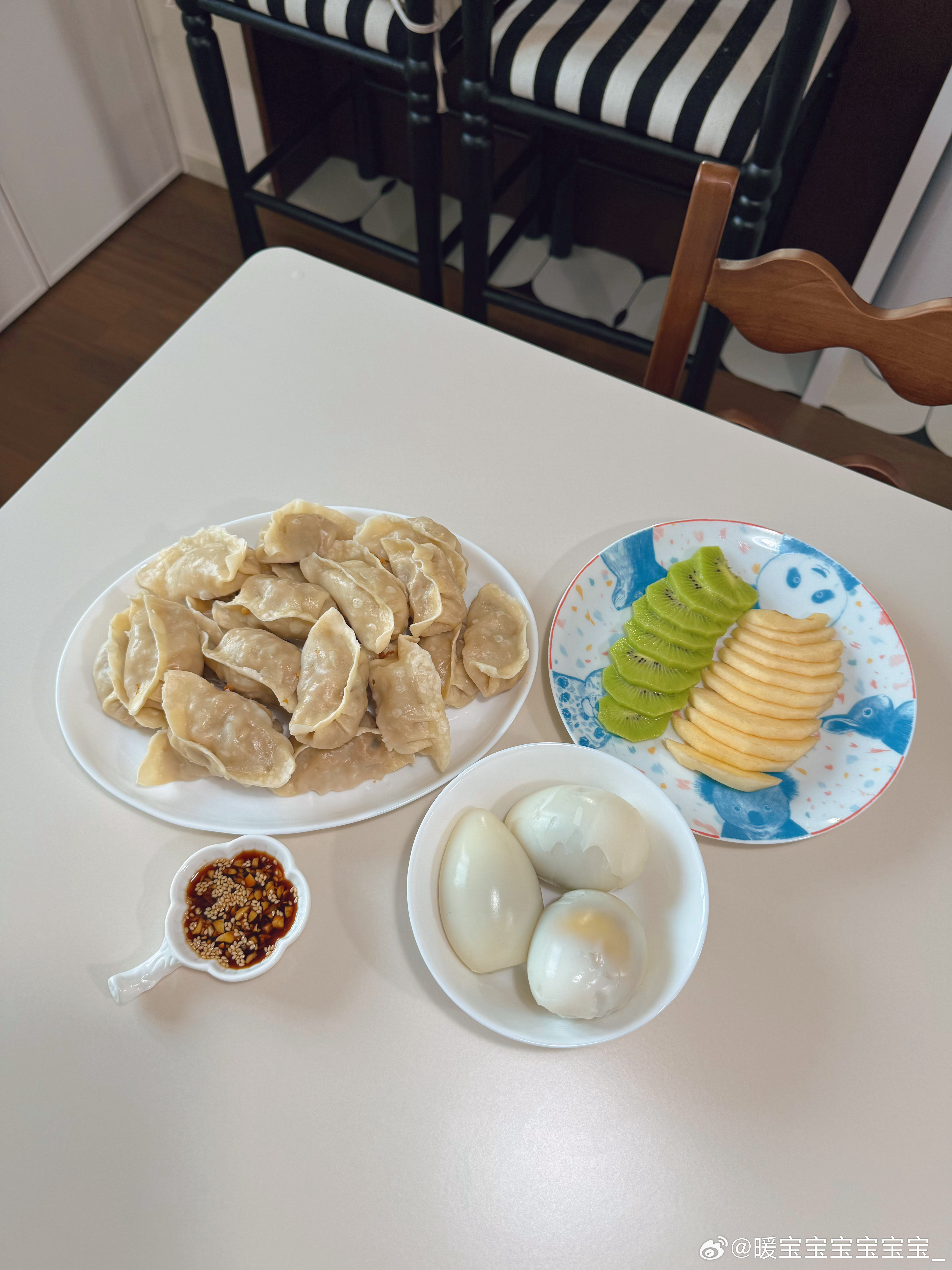 我妈做的酸菜牛肉大蒸饺超级无敌香！太好吃啦！[点赞]​​​
