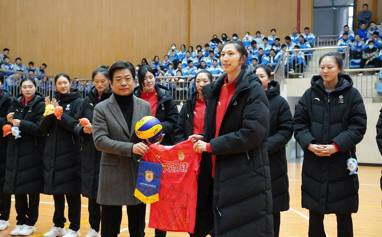 【女排联赛1月24日赛程】中国女排超级联赛休赛一周后重燃战火！1月24日A级