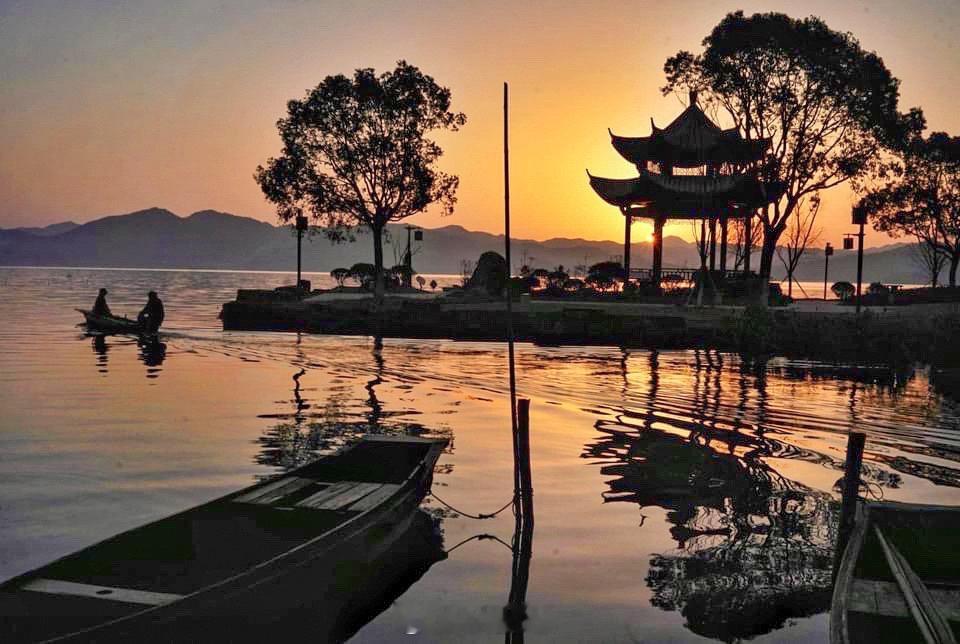 外国摄影师用镜头爱上宁波山水印度摄影师苏迪定居宁波11年，用镜头记录城市之美。