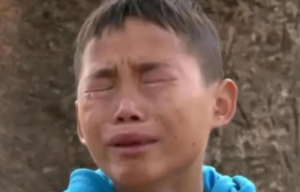 令人泪目！云南，13岁的农村男孩盘江龙成为“小爸爸”，艰难地养活5个孩子，从来不