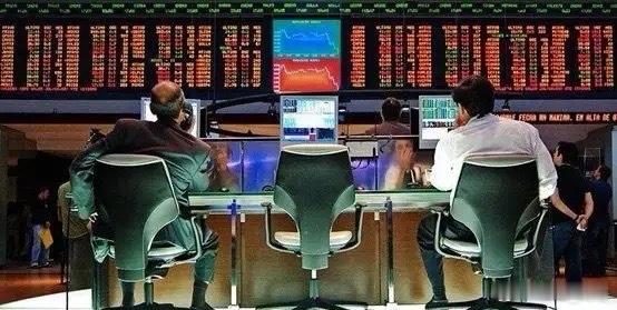 关于公募基金业绩基准新规的消息，其实我在昨天给大家做了一些解读。大家的疑问更多的