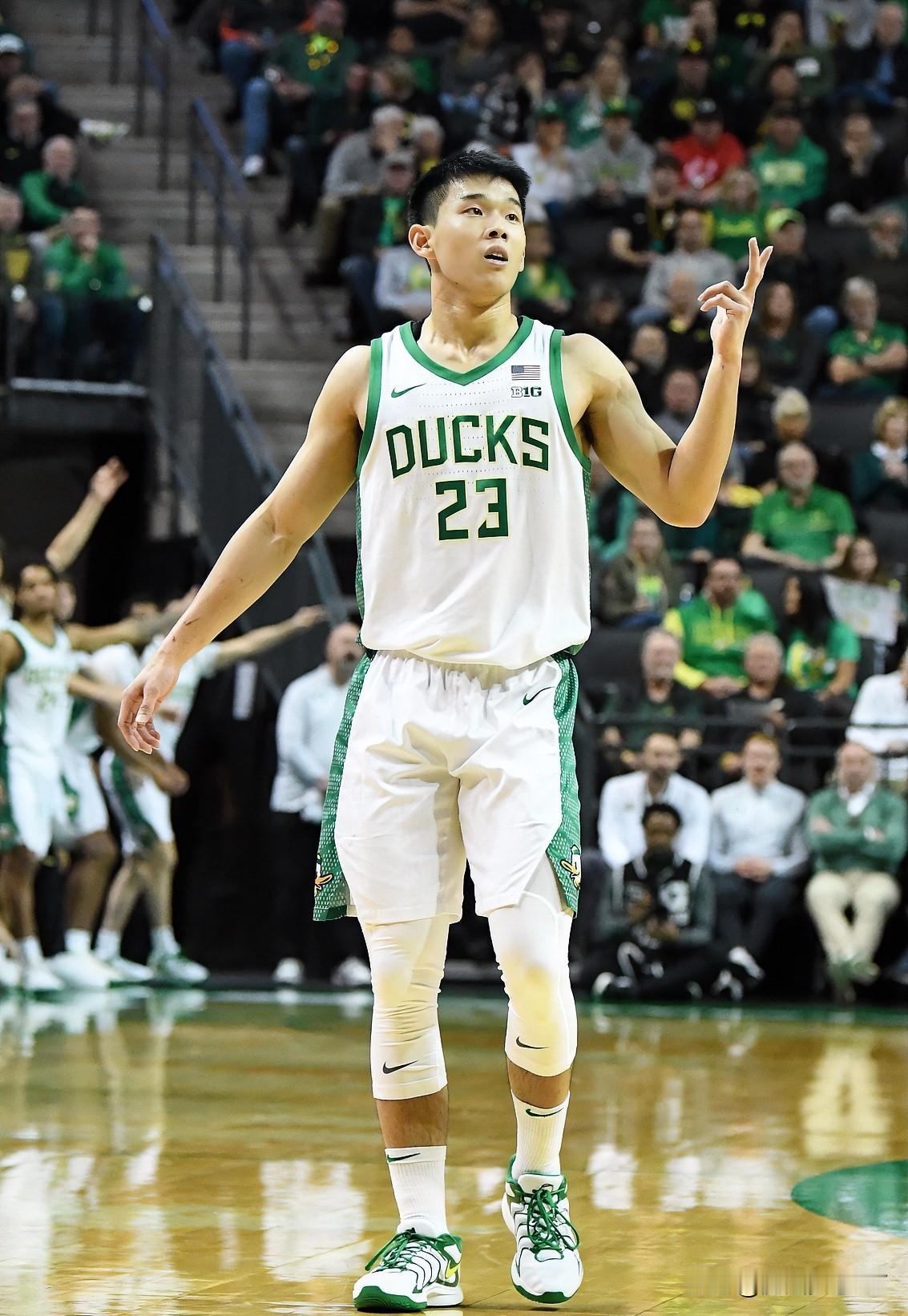 现在最郁闷的估计就是俄勒冈后卫谢尔斯塔德了他万万没想到，才休息了两场自己的