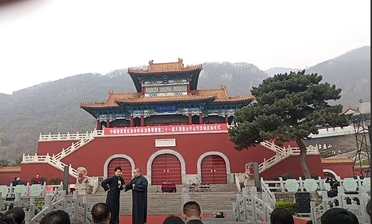 【德云社相声演员张鹤擎出席重要场合，郭德纲真心在捧，未来可期！】近日，德云社相