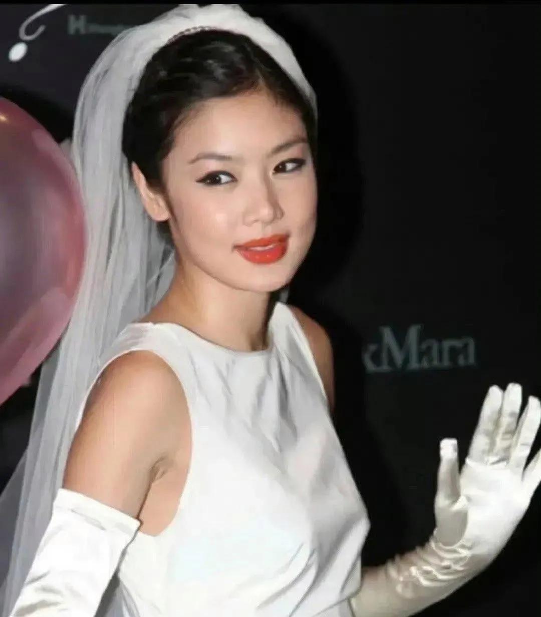黎明的审美是真没话说，超前得很！以前看乐基儿，总觉得少点啥，没get到她的美。