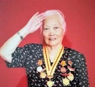 1994年，60多岁的陈长鸿得知自己竟是烈士陈乔年留存于世唯一的血脉。199