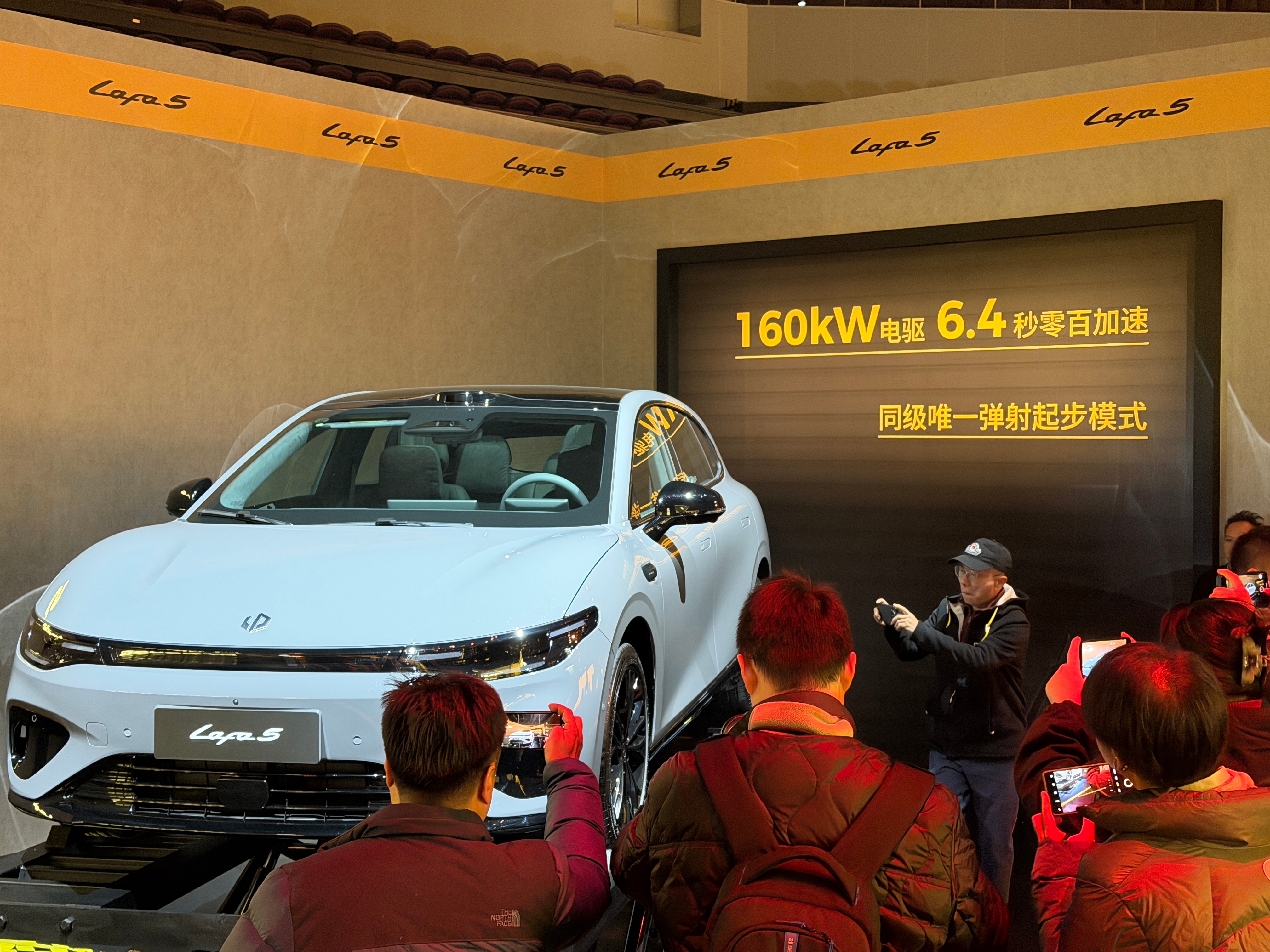 零跑Lafa5竟然干到了10万内，9.28万起售，等等党又胜利了……