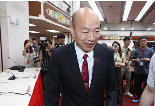 蓝版“普发1万”下午5点表决！蓝绿51比51韩国瑜成关键票立院今（11日）原定
