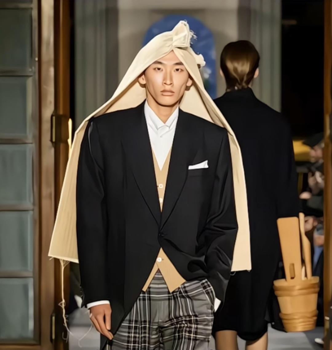 清明节，巴黎世家的头纱又火了一次网友说这个倒贴钱都不敢要，怕挨揍，这哪是巴黎