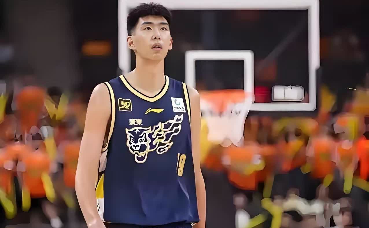 徐昕所有权依然属于广东男篮，建议广东男篮和北京男篮进行一笔交易，用范子铭单换徐昕