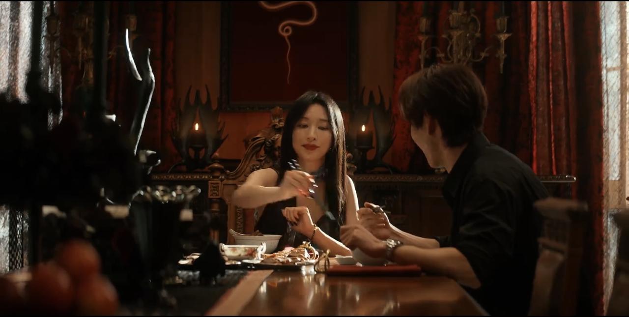 地枭林喜柔从黑白涧出来的时候不是一个人，而是一批人。林喜柔是第一个脱根化为人枭的