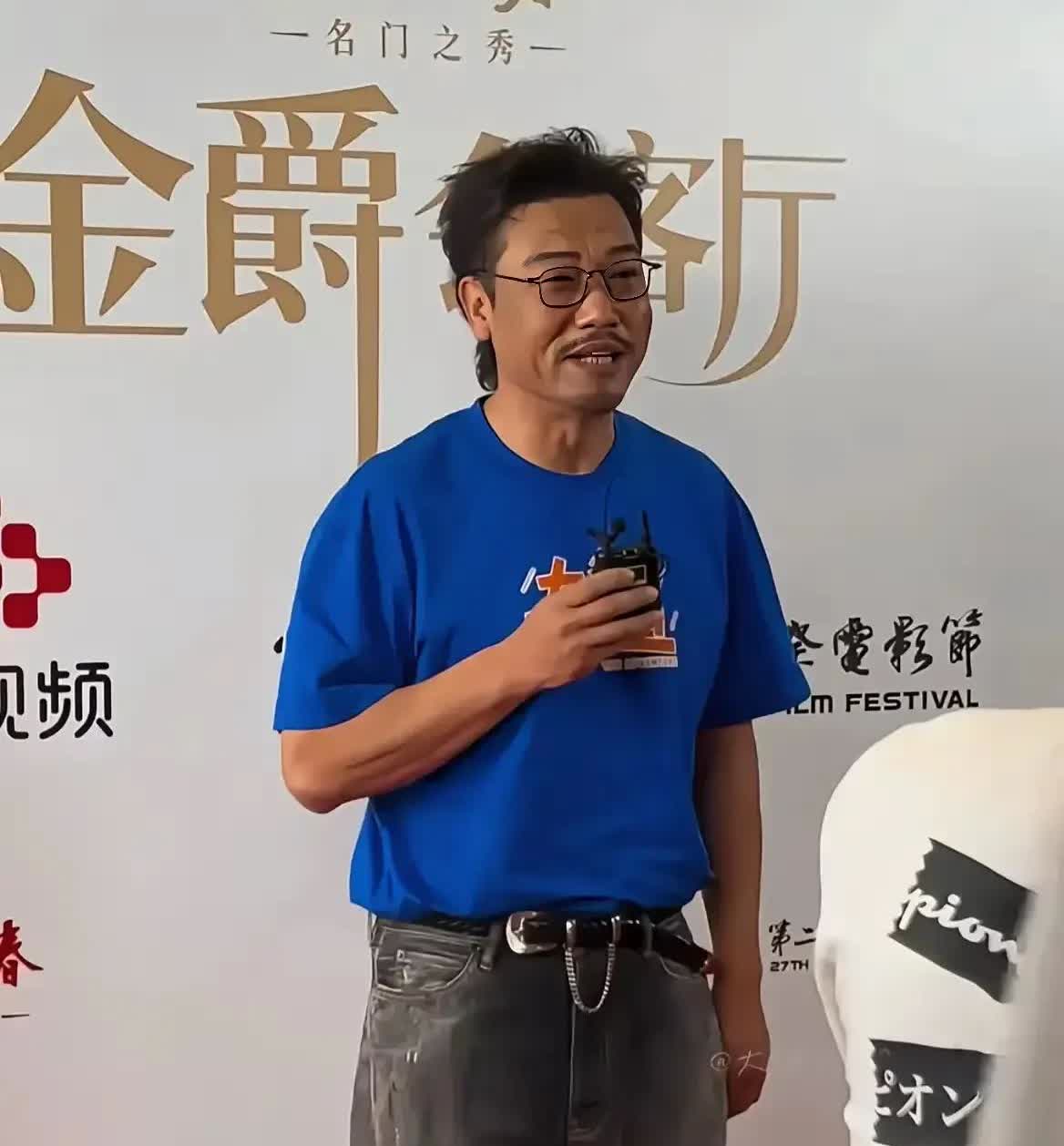 电视上看着一般般，真人巨帅。