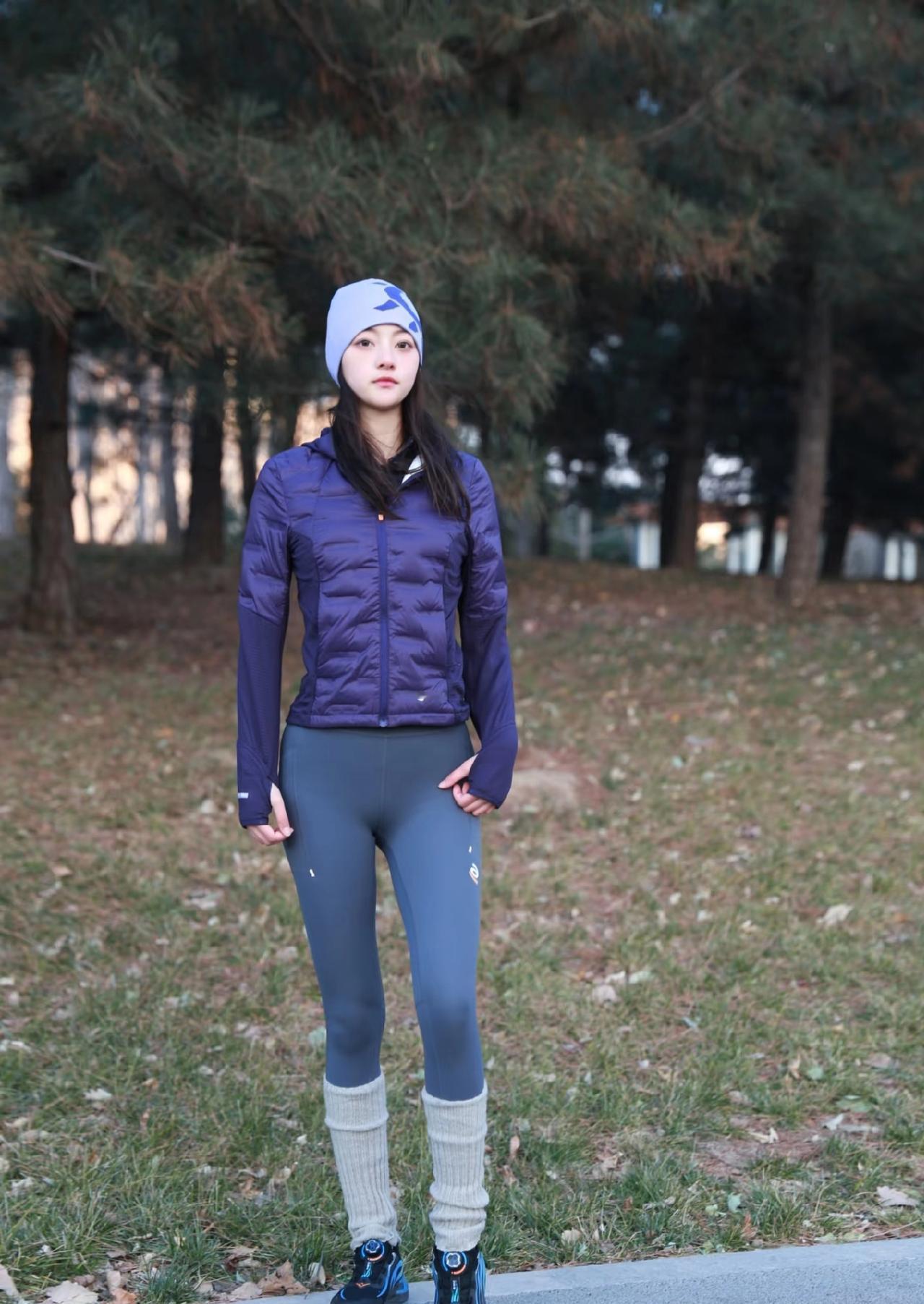 发现跑步的一个奇怪现象，很多跑步的男士看着都显老，而跑步的女生看起来更年轻，更有